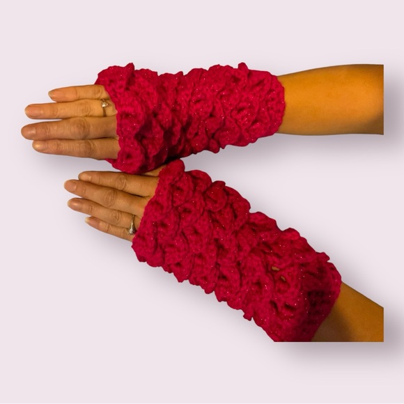 Crochet Dragon Scale Fingerless Mittens - Red Heart Metallics Fuchsia - Picture 12 of 16
